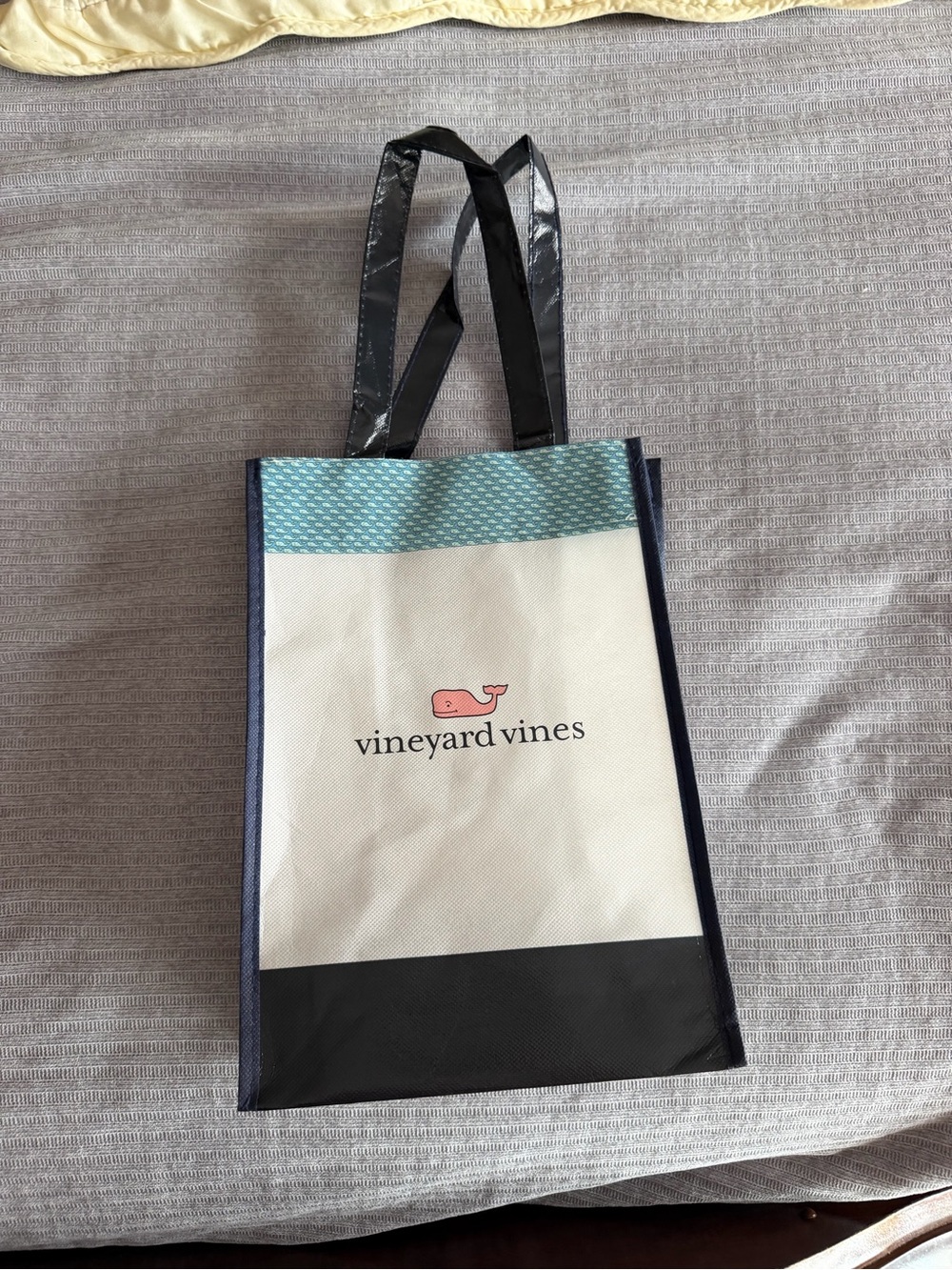 Vineyard Vines Navy, White & Pink Whale shopping tote with Light Blue Accent new